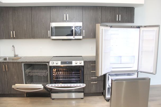 For Lease - 10 Meadowglen Place Unit# 602, Toronto, Ontario - Photo 1