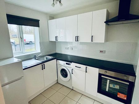 Newly Renovated One Bedroom Flat Near City Centre & Transport Links - Photo 4