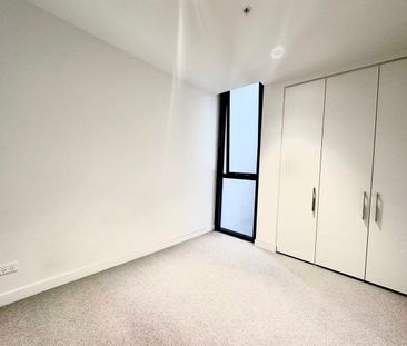 Spacious Amazing 2 Bedroom Apartment READY TO MOVE IN! - Photo 4