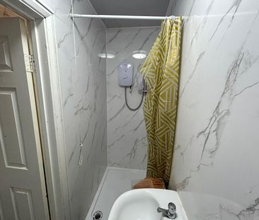 1/2 Bedroom Flat To Let - Hp12 - Photo 6