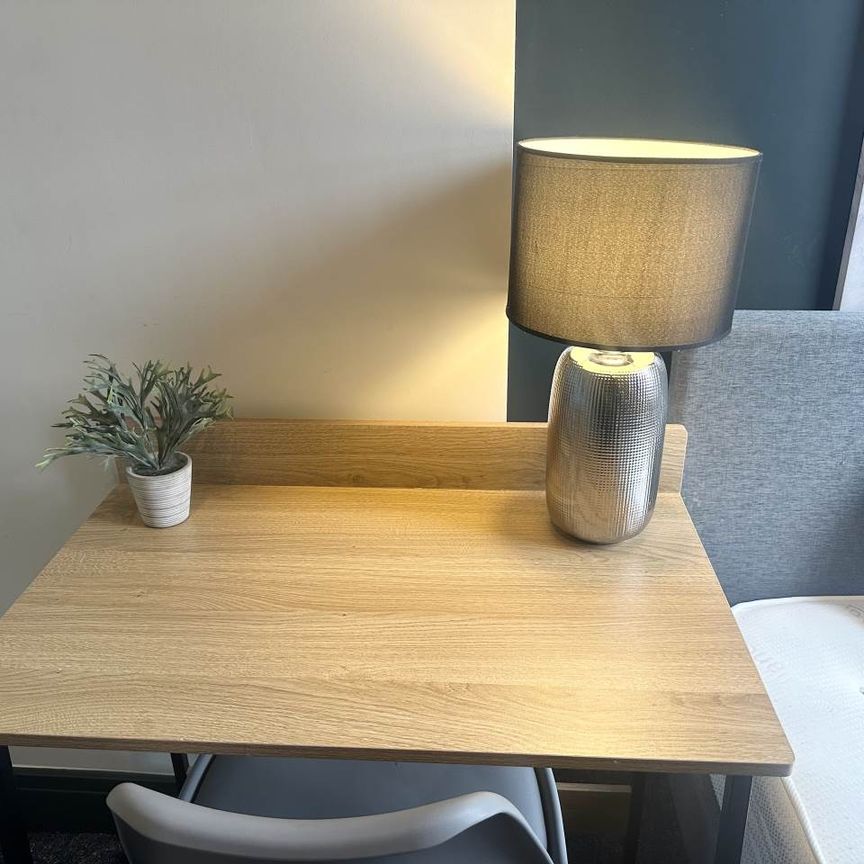 Beechwood Crescent (room 3), Burley , Leeds - Photo 1