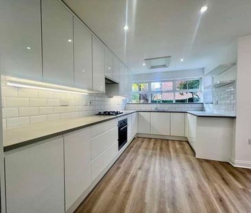 Stirling Avenue, Pinner, HA5 - Photo 1