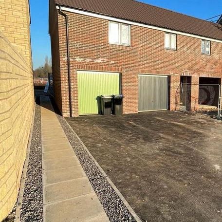 3 bedroom end of terrace house to rent - Photo 1