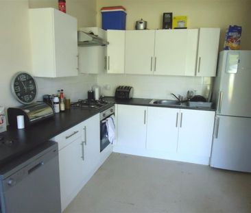 6 bedroom detached house to rent - Photo 3