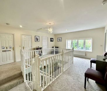 A substantial, detached, family home, in a quiet cul de sac to the south of Newbury near Wash Water. - Photo 4