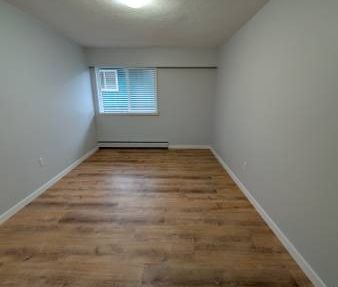 $1,950 / 1br - Beautiful, spacious fully renovated 2nd level suite - Photo 1