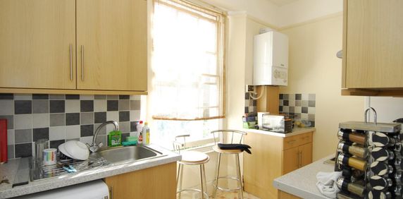 Napier Terrace, Flat 2, Plymouth - Photo 2