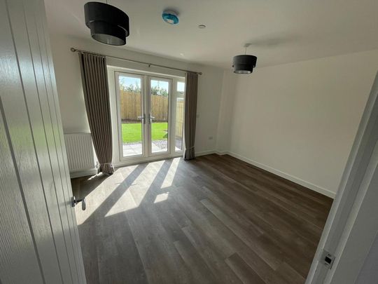 4 bedroom semi-detached house to rent - Photo 1