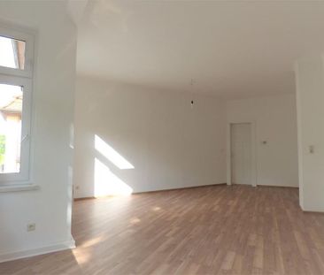 Leutzsch - Schöne 3 Zi.- Whg., Gäste WC, Loggia, frisch saniert! - Photo 2