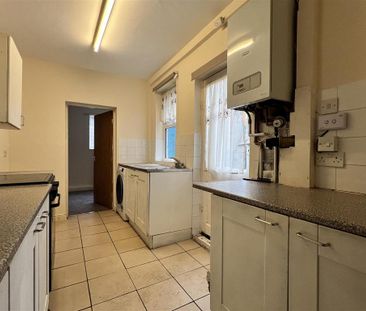 2 bedroom ground floor flat to rent - Photo 4