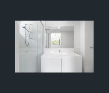 Near new top floor apartment - Photo 6