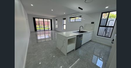 Luxurious Five Bedroom Duplex! - Photo 4