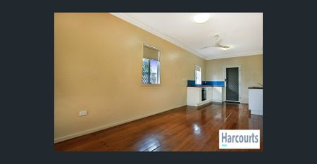 Tasteful on Tully! - Photo 3