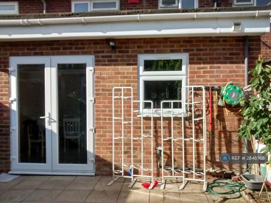 4 bedroom terraced house to rent - Photo 1