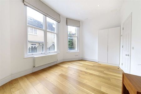 A remarkable example of a stunning one bedroom period apartment on a highly sought after garden square. - Photo 2