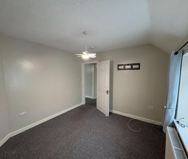 Gorse Hill, Fishponds - Photo 6