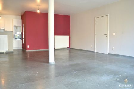 Ruim Gelijkvloers 1 slpk appartement in centrum Gullegem - Photo 5