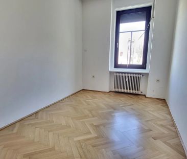Neu Sanierte 4-Zimmer-Wohnung mit extra Küche - Schickes Badezimmer - Photo 3