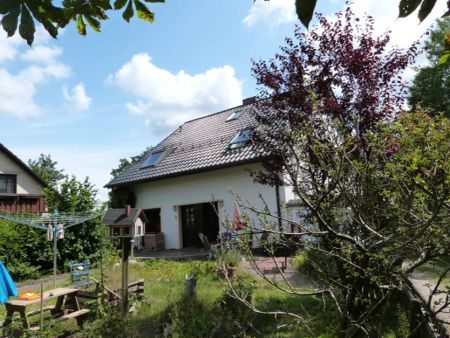 Helle Dachgeschosswohnung mit großem Gartenteil in direkter Nähe zum Naturschutzgebiet - Photo 3