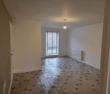 3 Bed Detached House, Harbord Close, BS4 - Photo 1