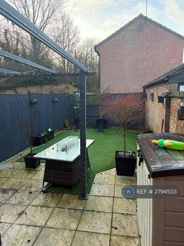 2 bedroom end of terrace house to rent - Photo 2