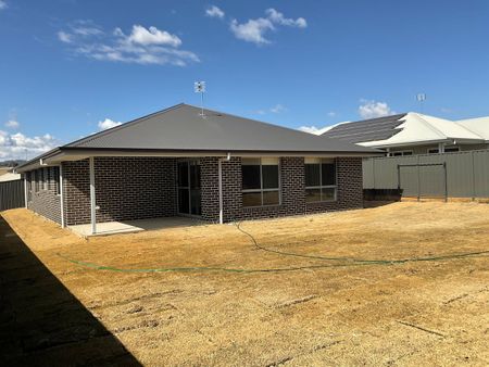 FOUR BEDROOM HOME IN NORTH TAMWORTH - Photo 2