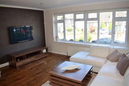 Mount Echo Avenue, Chingford, E4 - Photo 2