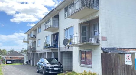 Tidy Two-Bedroom Unit in a Handy Location - Photo 2