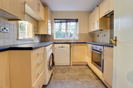 Edmond Beaufort Drive, St. Albans, Hertfordshire, AL3 5LA - Photo 5