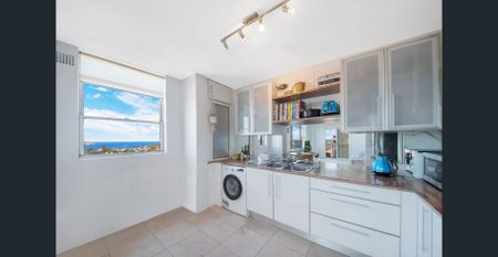 Spacious & Light-Filled North-Facing Apartment Showcasing Incredible Harbour & North Head Views - Photo 3