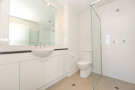 Two bedrooms plus study split level unit - Photo 4