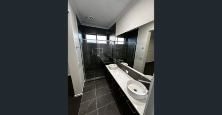 Spacious & Modern Family Living in the Heart of Clyde North - Photo 4