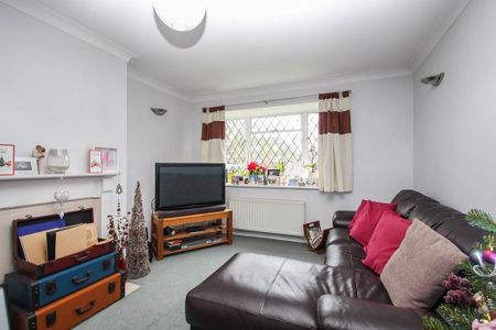 3 bedroom maisonette to rent - Photo 3