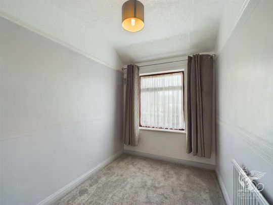 Benhurst Avenue, Hornchurch, RM12 - Photo 1