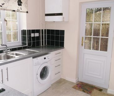 3 bedroom semi-detached house to rent - Photo 2