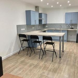 1 bedroom in a house share to rent - Photo 2