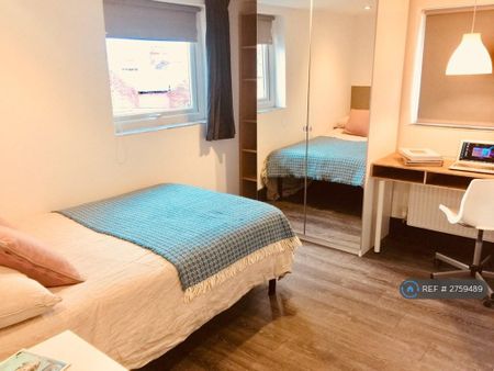 10 bedroom terraced house to rent - Photo 3