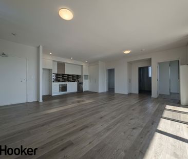 Ultra Modern 2 Bedroom Apartment - Photo 3
