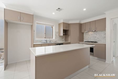 76 Patrick White Circuit, Franklin ACT 2913 - House For Rent | Domain - Photo 5