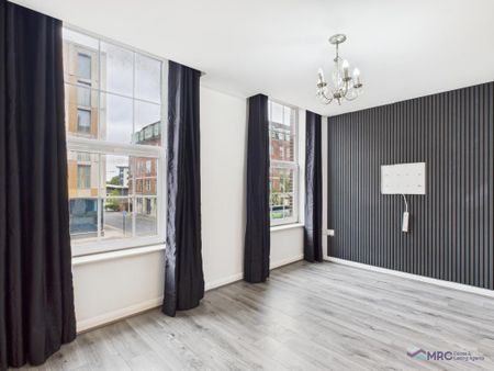 2 bedroom flat to rent - Photo 2