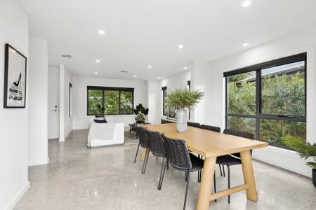 Live a life of luxury in this Comtemporary Townhouse - Photo 4