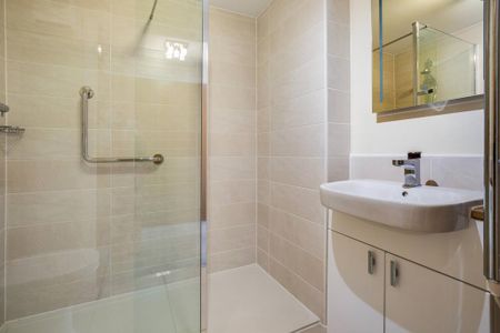 1 bedroom retirement property to rent - Photo 5