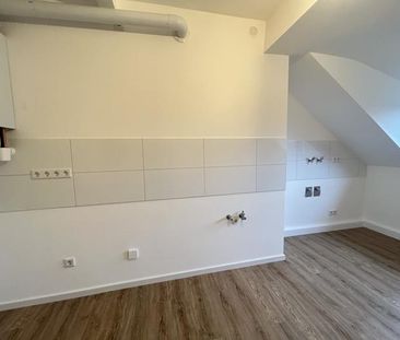 Erstbezug nach Sanierung, "-Zimmer-Wohnung mit Wohnküche und Duschbad - Photo 3