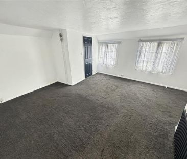 5 bedroom semi-detached house to rent - Photo 2