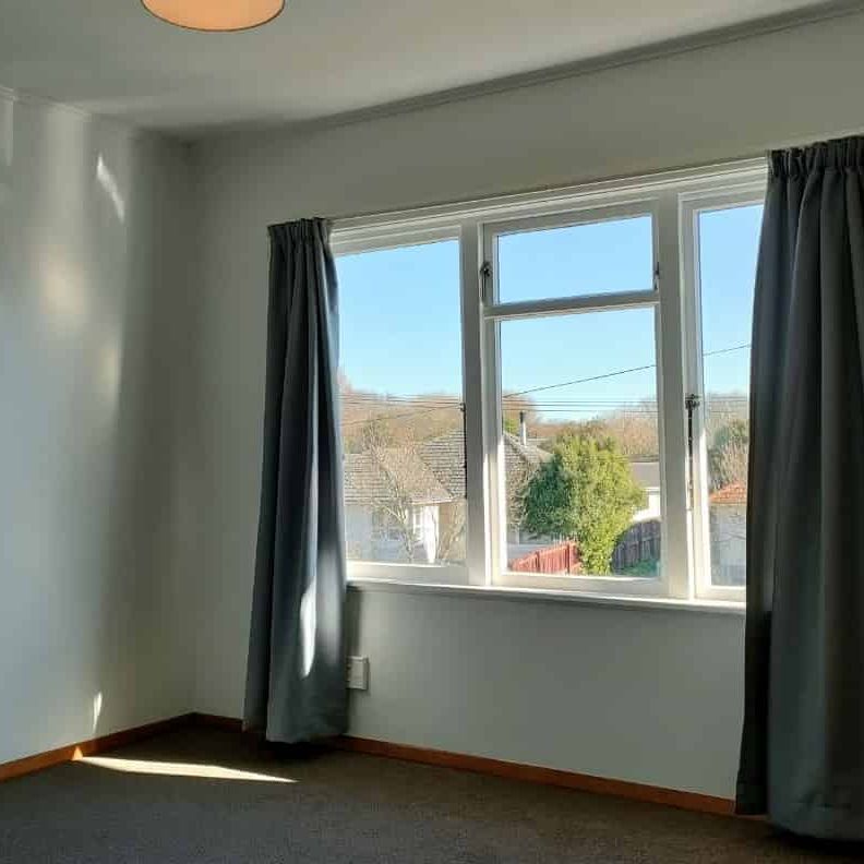 3 bedroom Unit in Bryndwr includes a gardener - Photo 1
