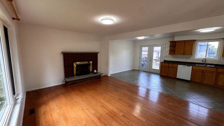 For Lease - 2153 Spring Street, Innisfil, Ontario - Photo 2