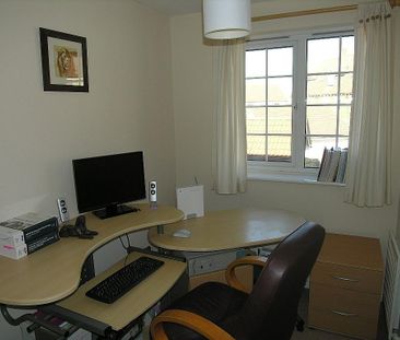 3 bedroom end of terrace house to rent - Photo 3