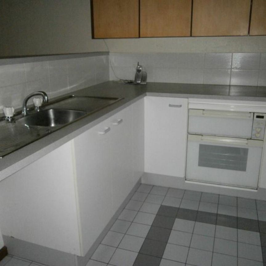 modern two bedroom unit - Photo 1