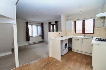 2 bedroom semi-detached house to rent - Photo 2