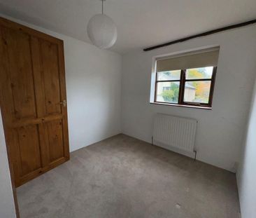 2 bedroom end of terrace house to rent - Photo 3